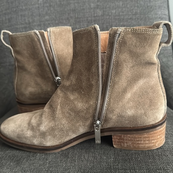Gently worn Aquatalia booties in size 7.5 - Picture 4 of 7